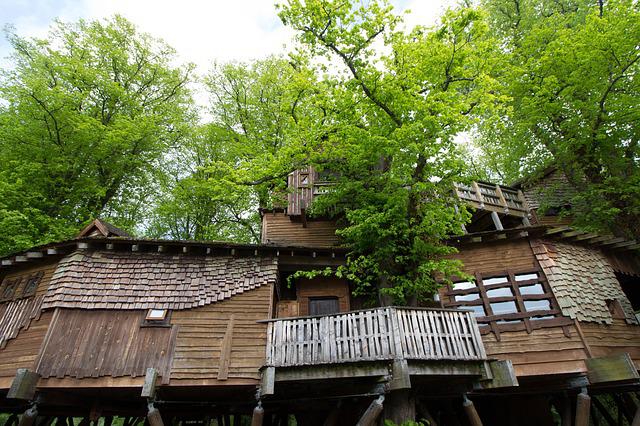alternative-housing-treehouse